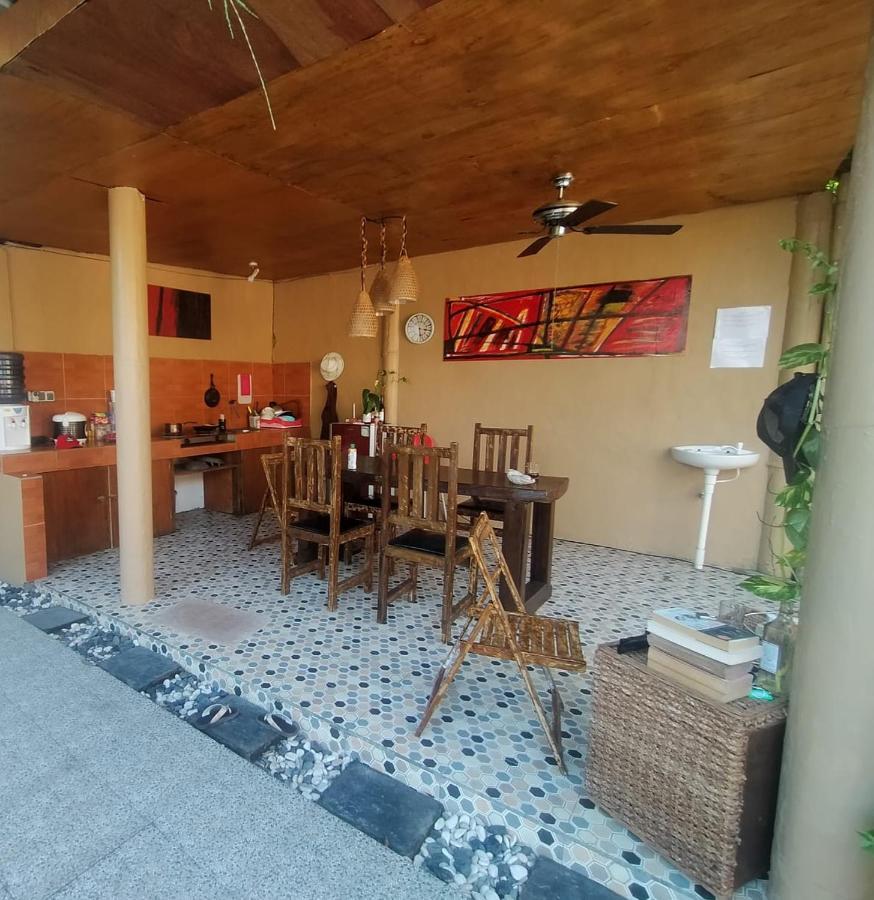 The Huts Villa Gili Trawangan Exterior photo