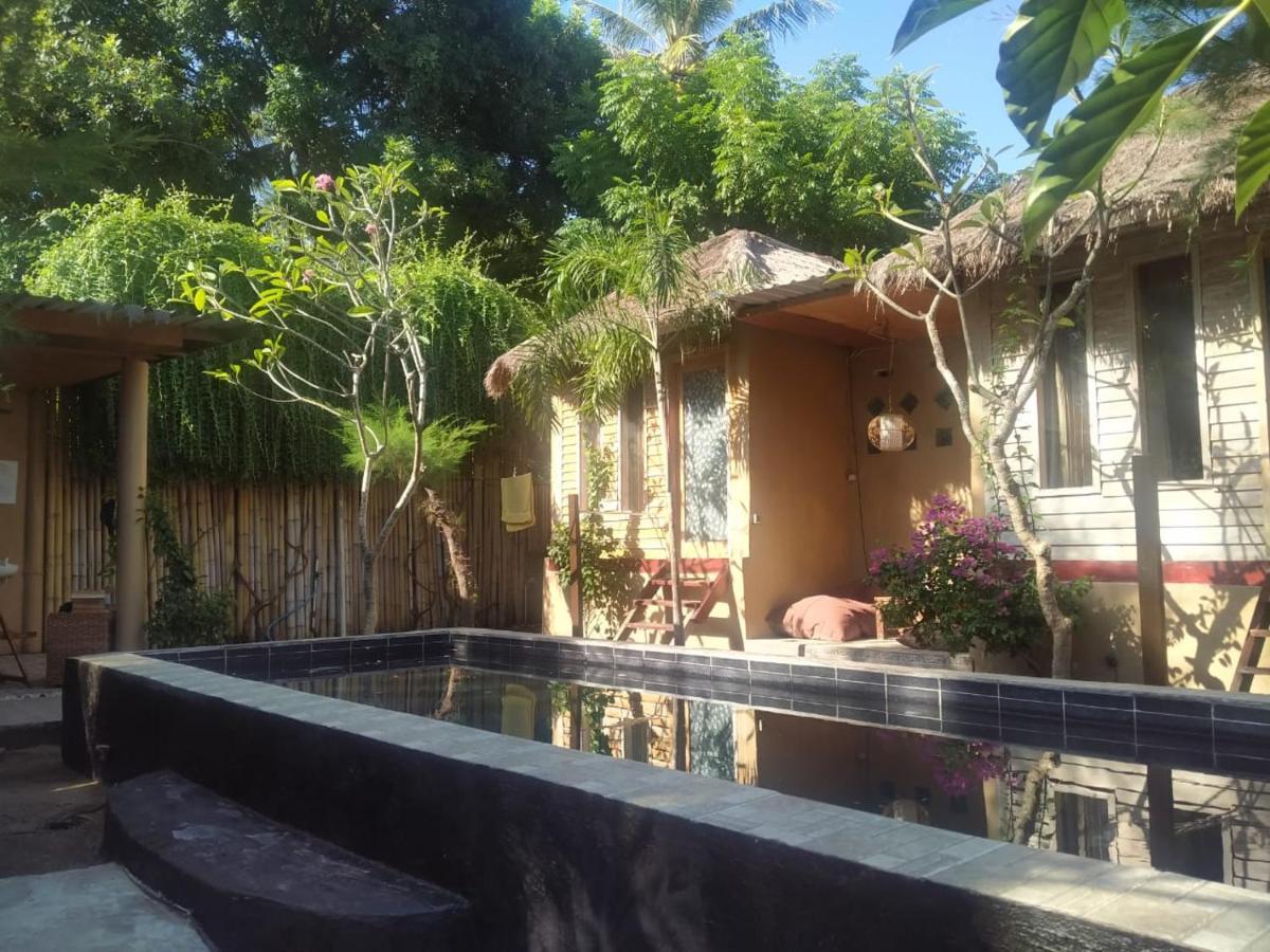The Huts Villa Gili Trawangan Exterior photo